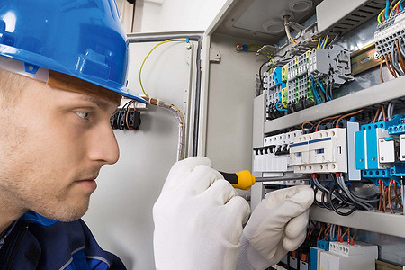 Что должно быть в распределительном щитке: советы по подбору оборудования