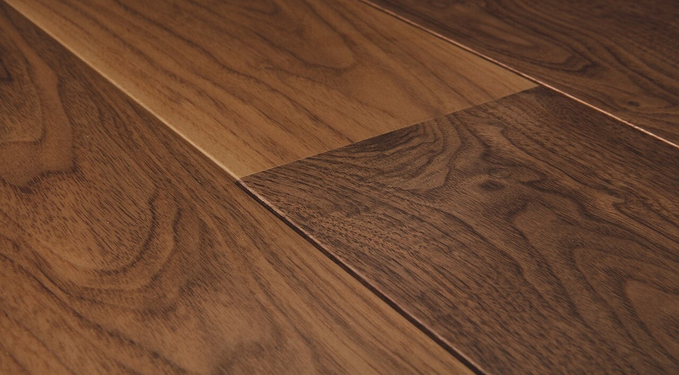 Паркетная доска коллекции Castello, орех благородный сатин, размер планки: 1820 × 145 мм, отделка: лак.