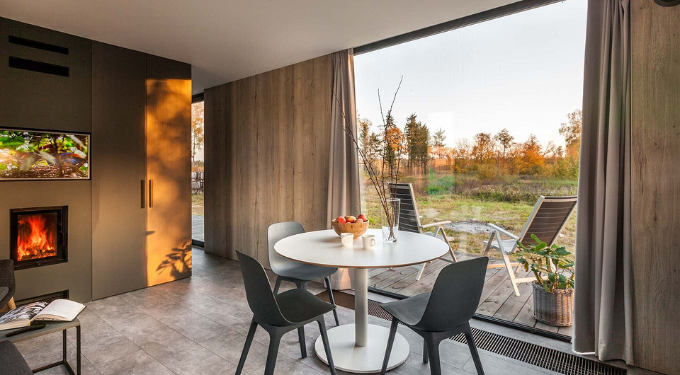 Выполненные на заказ системы хранения интегрированы таким образом, что практически сливаются со стенами и тем самым визуально не перегружают пространство. При этом в доме достаточно места...