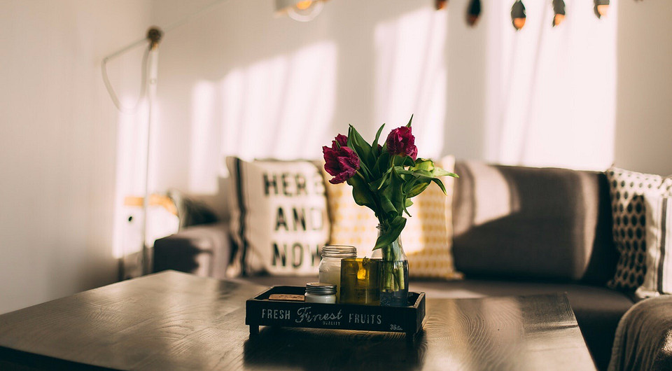 11 вещей, из которых можно создать красивую композицию на журнальном столике