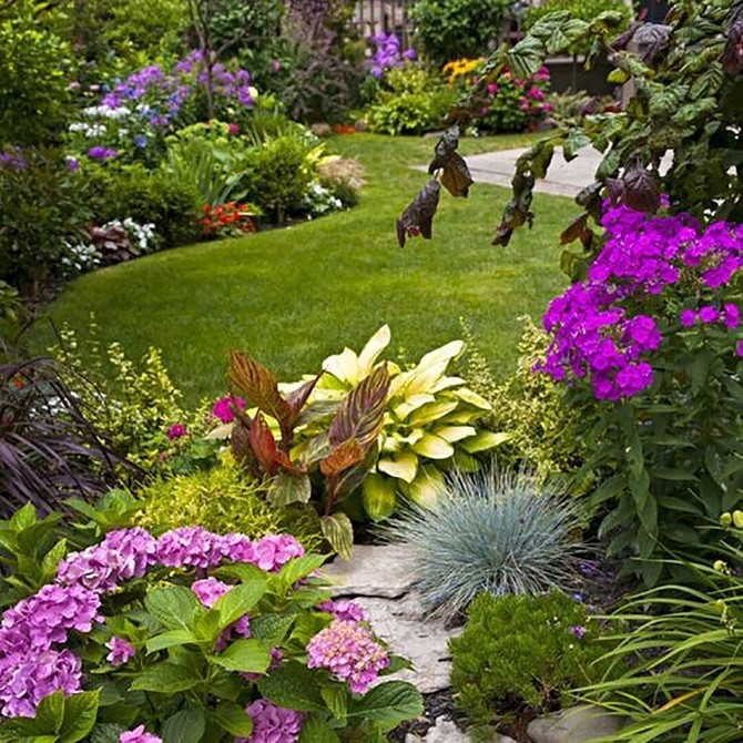 Как заставить маленький сад выглядеть просторнее: 10 умных приемов