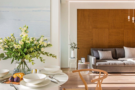 Маленькая квартира свободной планировки с отдельными спальней, гостиной и гардеробной