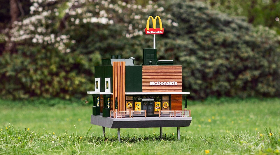 В Швеции открылся самый маленький «Макдоналдс» для... пчел