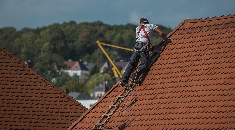 Протечка крыши: ремонт своими руками и полезные советы
