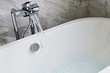 Как прочистить засор в ванной: методы устранения и профилактика