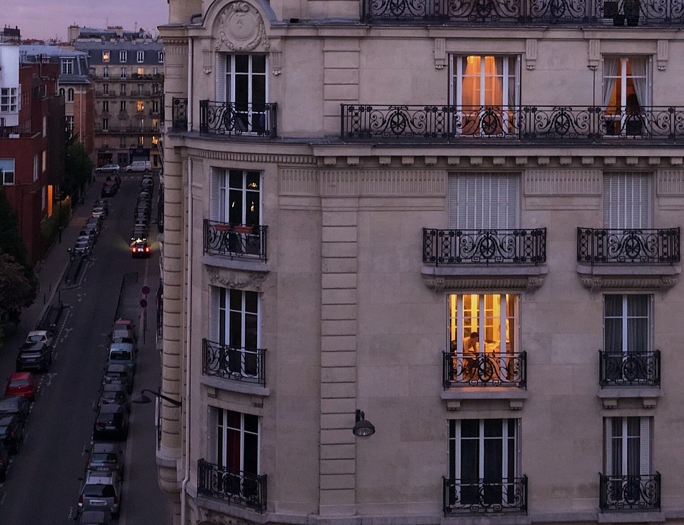 Дизайн французского балкона внутри и снаружи: варианты исполнения и топ-70 лучших фото идей. Французский балкончик для цветов за окном
