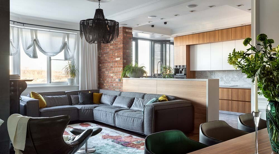 Квартира с чёрными акцентами, которая выглядит светлой и уютной