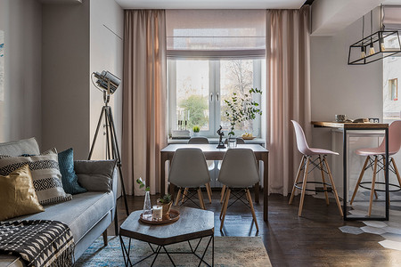 Микс лофта и женственности: квартира в сталинке для семьи с ребенком