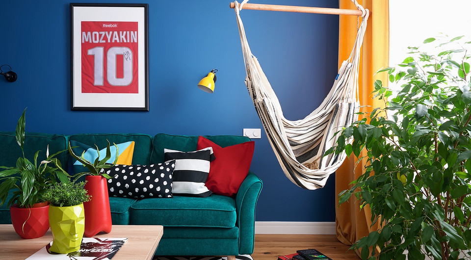 Яркая квартира с двумя гостиными для дружеских посиделок