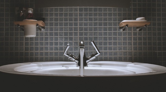 Гидроизоляция ванной комнаты своими руками: обзор материалов и способов
