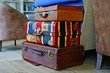 8 практичных идей применения в интерьере старого чемодана