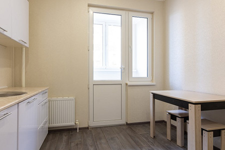 Как утеплить балконную дверь из дерева и пластика: инструкция для каждого вида