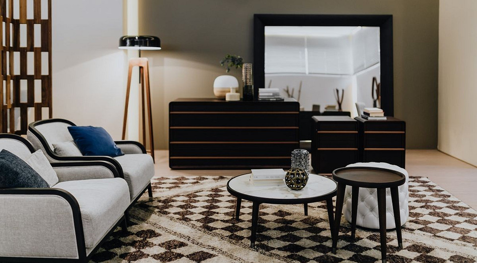 Косые окна, запрет садиться на подушку и еще 8 забавных интерьерных суеверий из разных стран