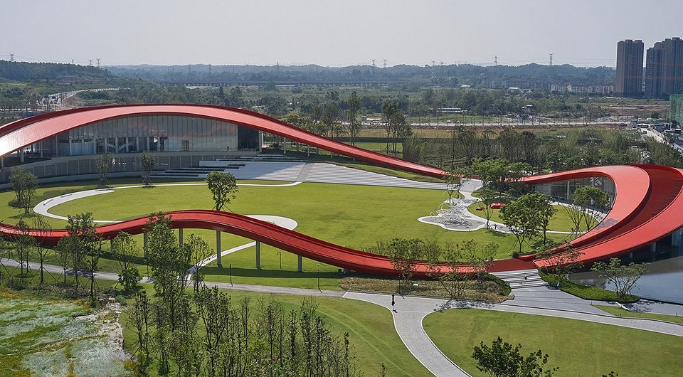 Бесконечное красное кольцо: как выглядит новая достопримечательность в Китае