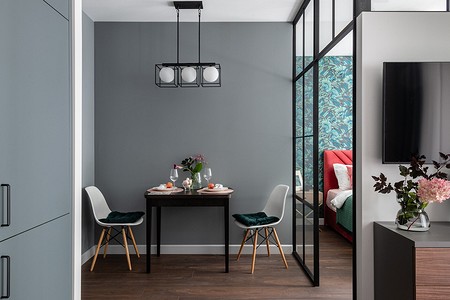 Как уместить на 37 кв. м спальню, кухню-гостиную, гардеробную и постирочную: реальный интерьер