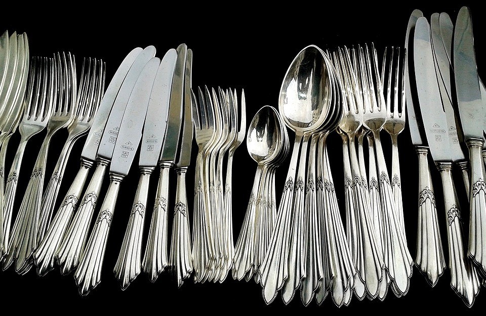 Как почистить серебро от черноты в домашних условиях: 8 проверенныхспособов