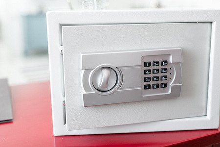 Как выбрать сейф для дома: 5 важных критериев