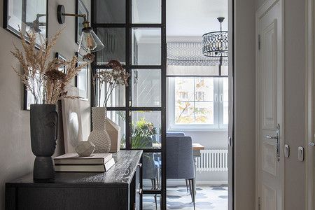 Интерьер двухкомнатной квартиры без гостиной с французским настроением