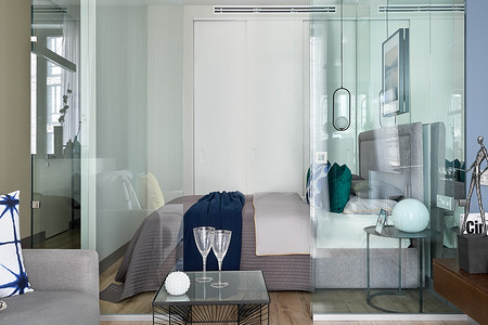 40-метровые апартаменты со спальней за стеклом 