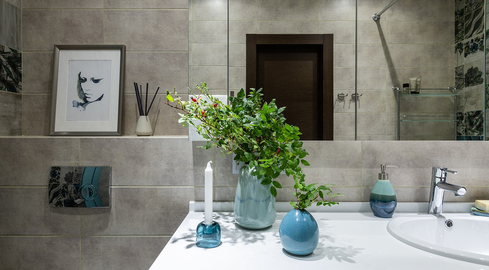 Подсмотрели в проектах профи: 5 дизайнерских хитростей при работе с маленькими ванными Подсмотрели в проектах профи: 5 дизайнерских хитростей при работе с маленькими ванными