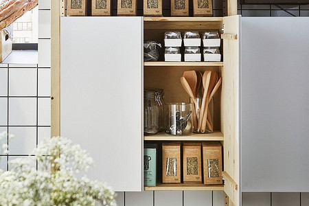 Захочется повторить: 8 идей для бюджетной переделки шкафа-комода «Ивар» от ИКЕА