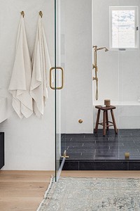 Как оформить дизайн черно-белой ванной комнаты, чтобы получилось стильно и не скучно