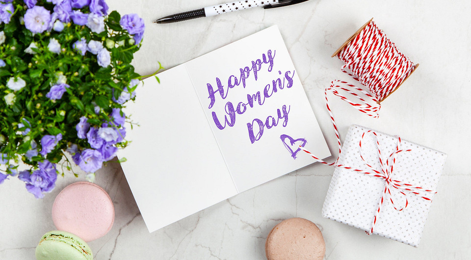 13 бюджетных вариантов для декора подарка на 8 Марта, которые легко воплотить своими руками