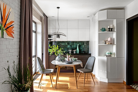 Однушка площадью 38 кв. м с изолированной спальней за стеклянной перегородкой