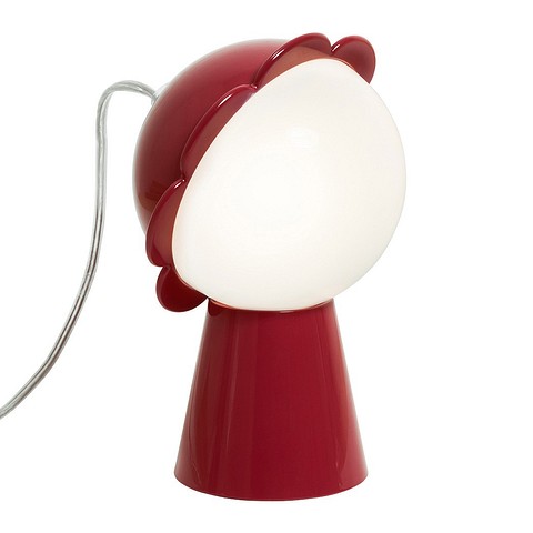Настольный светодиодный светильник Daisy из поликарбоната дизайна Nica Zupanc — повод добавить в интерьер немного иронии и юмора.