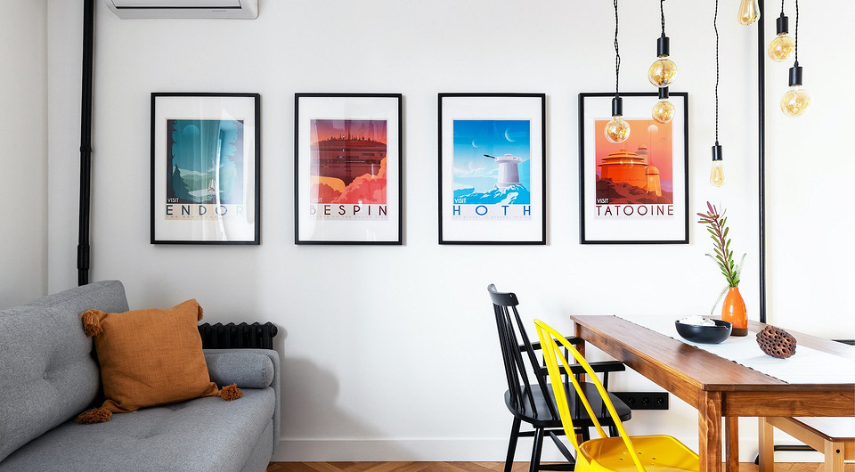 Компактный, но при этом комфортный диван раскладывается и может стать дополнительным спальным местом для гостей.