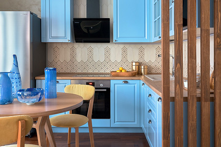 Солнечная и функциональная квартира площадью 35,7 кв. м со спальней, гостиной и гардеробной