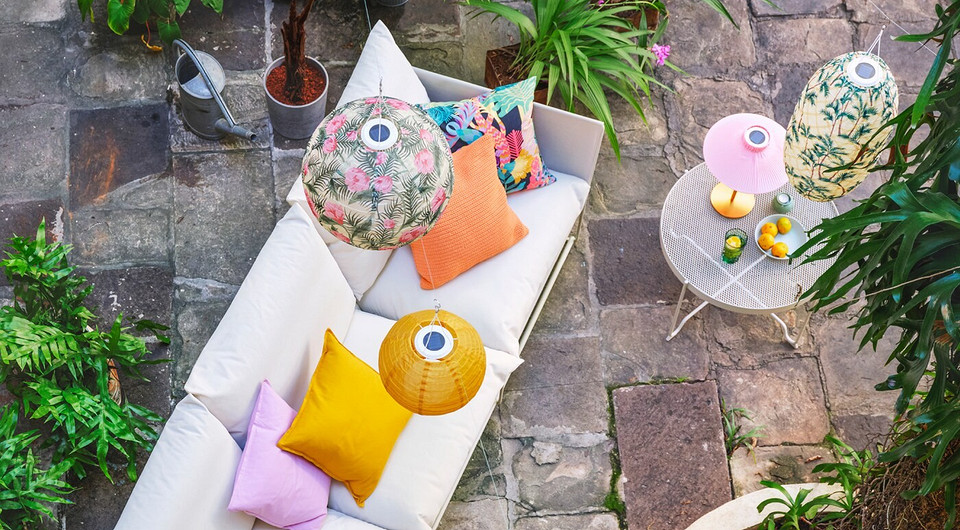 8 бюджетных идей для организации удобной и комфортной диванной зоны в саду