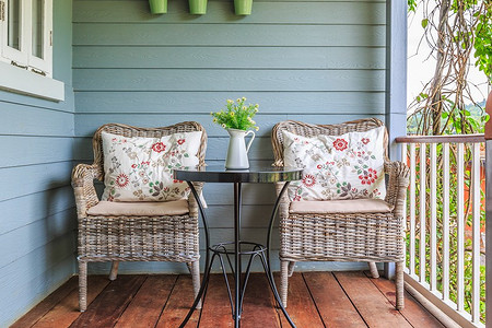 Как украсить очень маленькую террасу на даче: 6 красивых идей