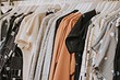 8 ошибок хранения в шкафу, которые портят вашу одежду