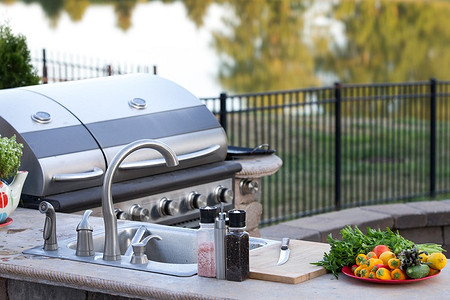 5 бюджетных решений для обустройства летней кухни на дачном участке