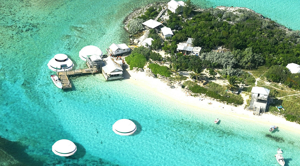 Во Франции открылся плавучий эко-отель, работающий от солнечной энергии