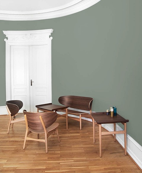 На фоне Green Secret также можно использовать деревянную лаконичную мебель, чтобы приблизиться к тенденциям экостиля в интерьере. Еще одно преимущество этого зеленого тона...