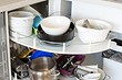 7 вещей, которые вам нужно выбросить, если в кухонных шкафах всегда беспорядок