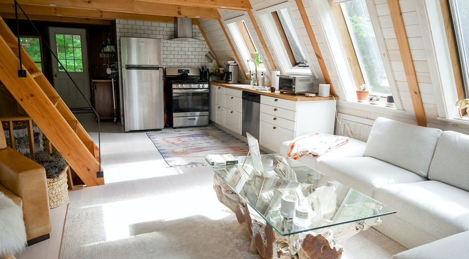 Как оформить вагонкой гостиную, спальню, санузел или детскую в мансарде: новое видео в «Одноклассниках»