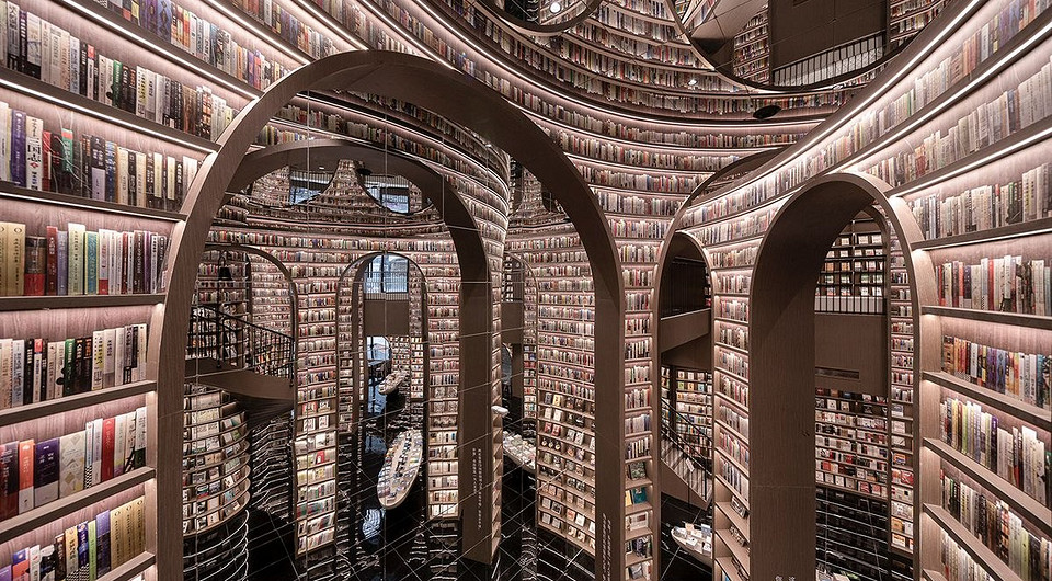 Почти как в Хогвартсе: в Китае открылся «бесконечный» книжный магазин