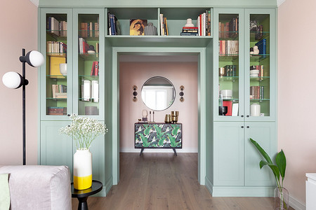 Трехкомнатная квартира в типовом панельном доме в нежных тонах