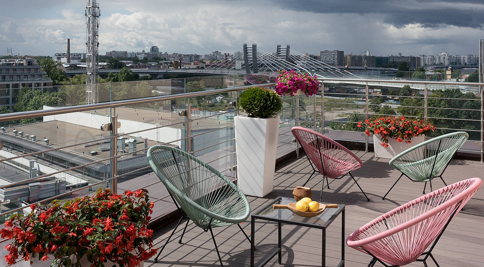 Просторная квартира в Санкт-Петербурге, в которой одну треть площади занимает терраса 