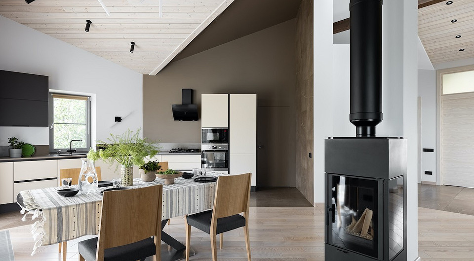 Современный одноэтажный дом с необычной крышей, которая стала основным акцентом