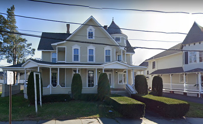 Дом, где снималась «Сабрина — маленькая ведьма», продается за $1,95 млн (почти 140 млн рублей)