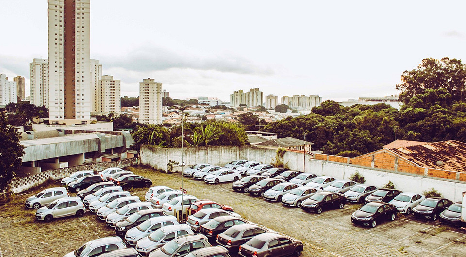 Парковка по цене машины: эксперты проанализировали цены на машино-места в Москве и области