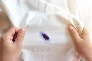 Как и чем отмыть краску с одежды: полный список средств