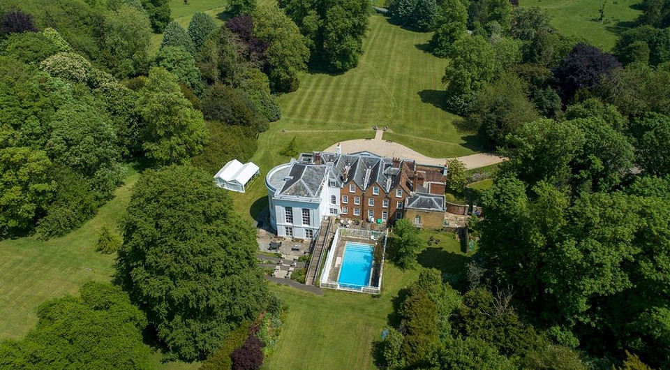 В Англии продается 400-летняя усадьба, в которой выступали Pink Floyd