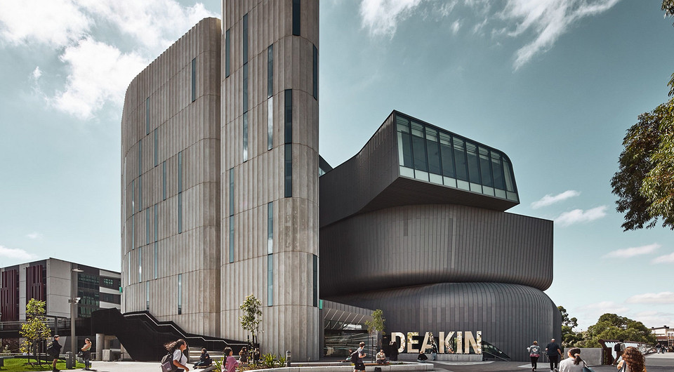 Закругленные формы и брутальный вид: в Австралии построили красивое университетское здание