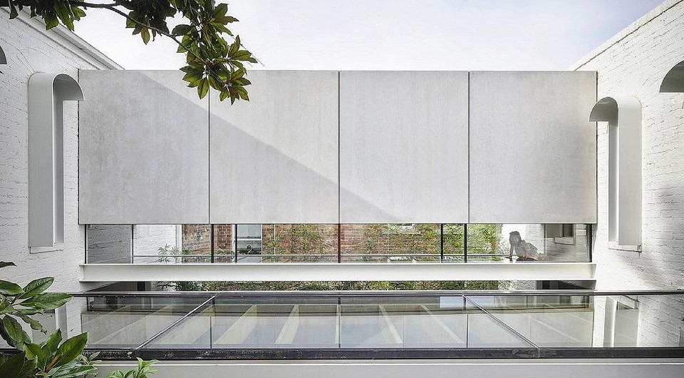 Дом со стеклянным мостом: архитекторы отреставрировали здание в Австралии