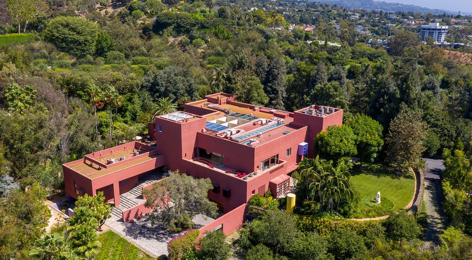 В США выставили на продажу особняк продюсера «Матрицы» и «Крепкого орешка»